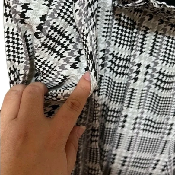 NWT LuLaRoe Black & White Checkered Houndstooth Plaid Wide Leg Pants WITH Pocket - Picture 4 of 5